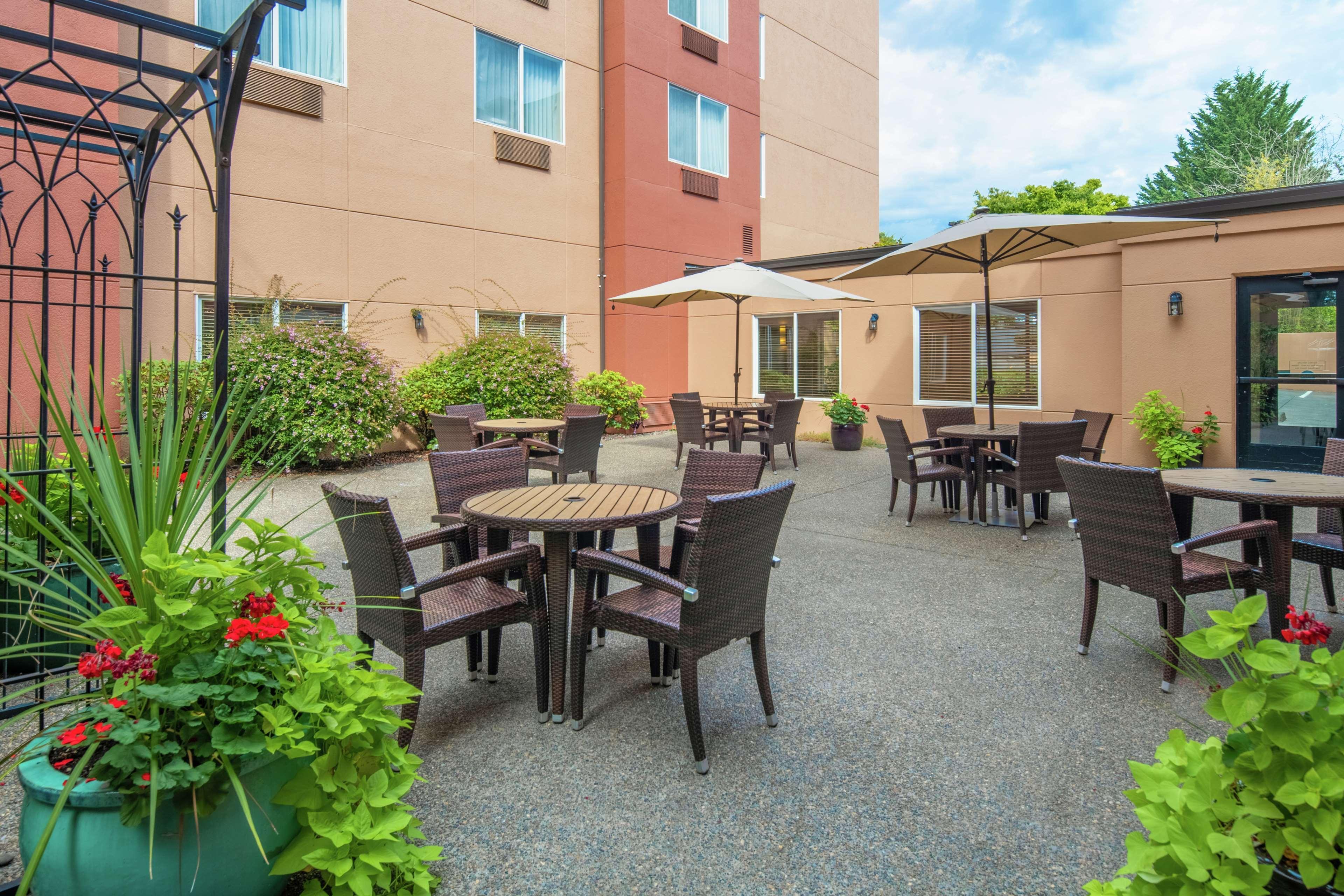 Doubletree By Hilton Portland Tigard Hotel Exterior photo