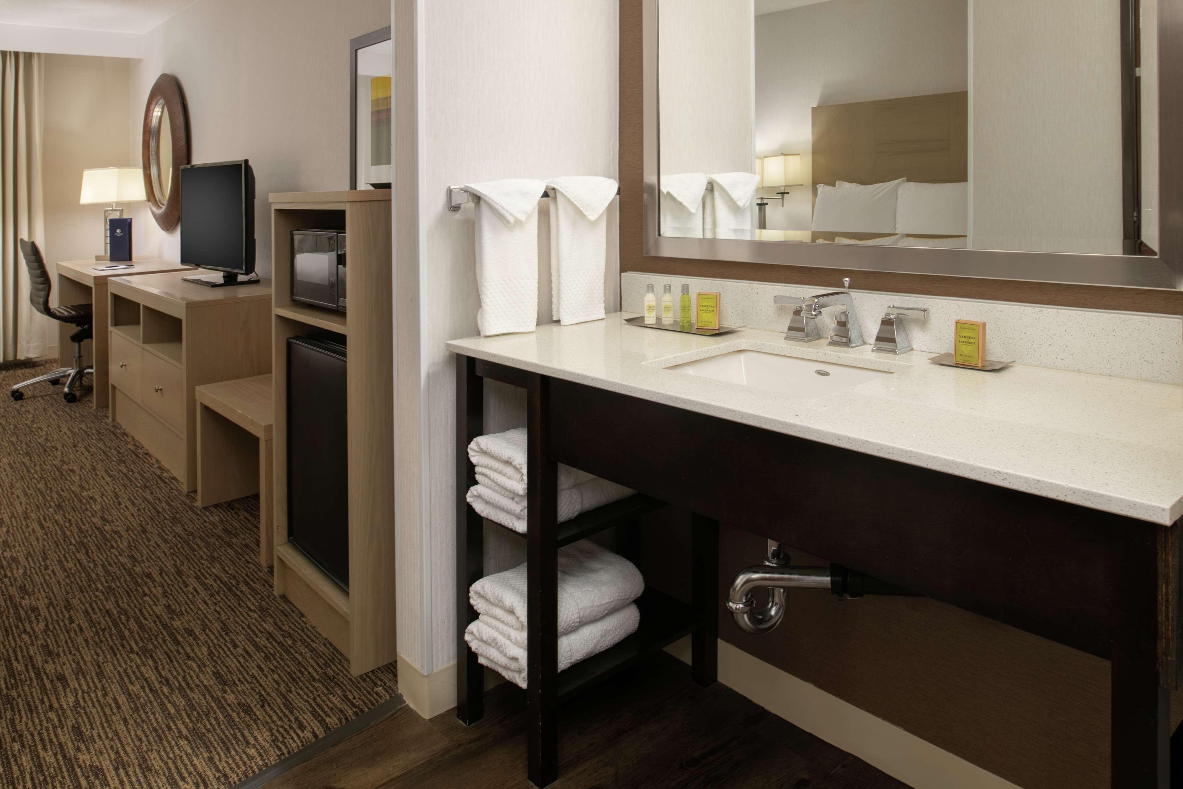 Doubletree By Hilton Portland Tigard Hotel Exterior photo