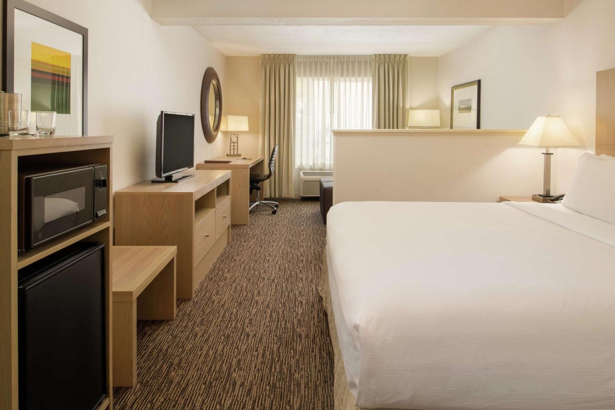Doubletree By Hilton Portland Tigard Hotel Exterior photo