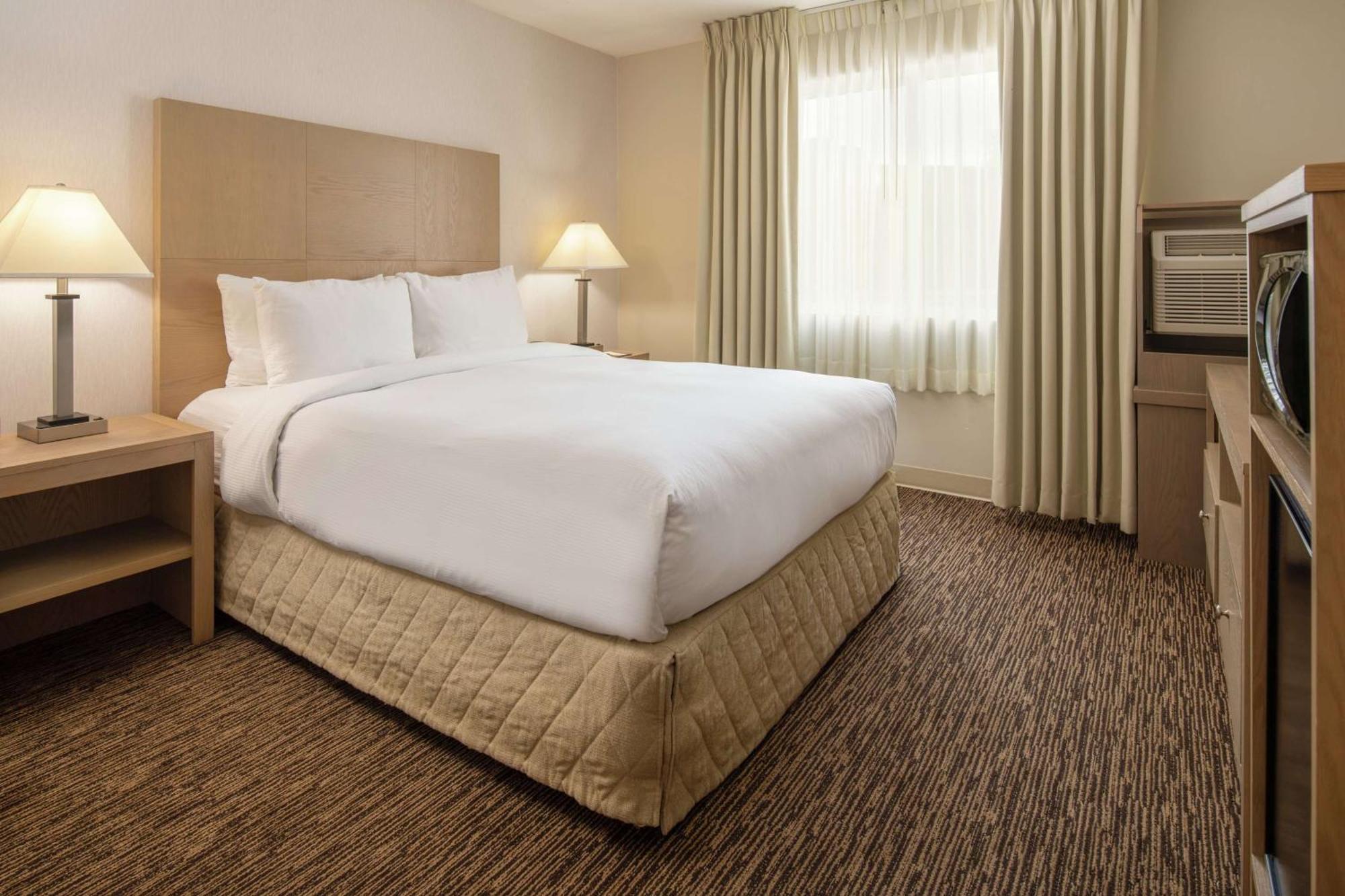 Doubletree By Hilton Portland Tigard Hotel Exterior photo