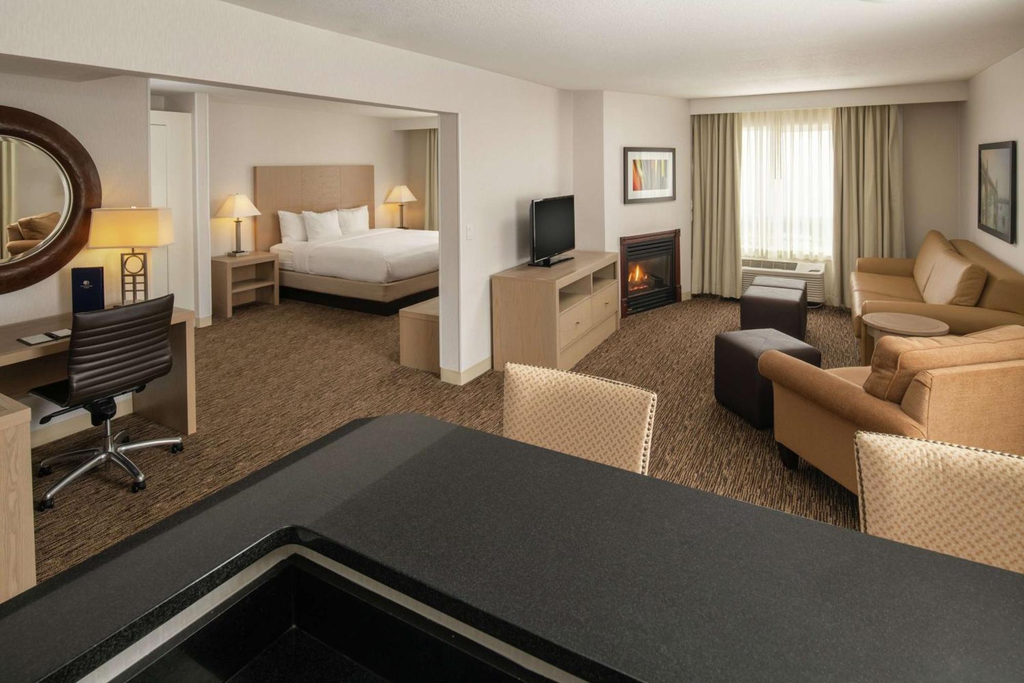 Doubletree By Hilton Portland Tigard Hotel Exterior photo