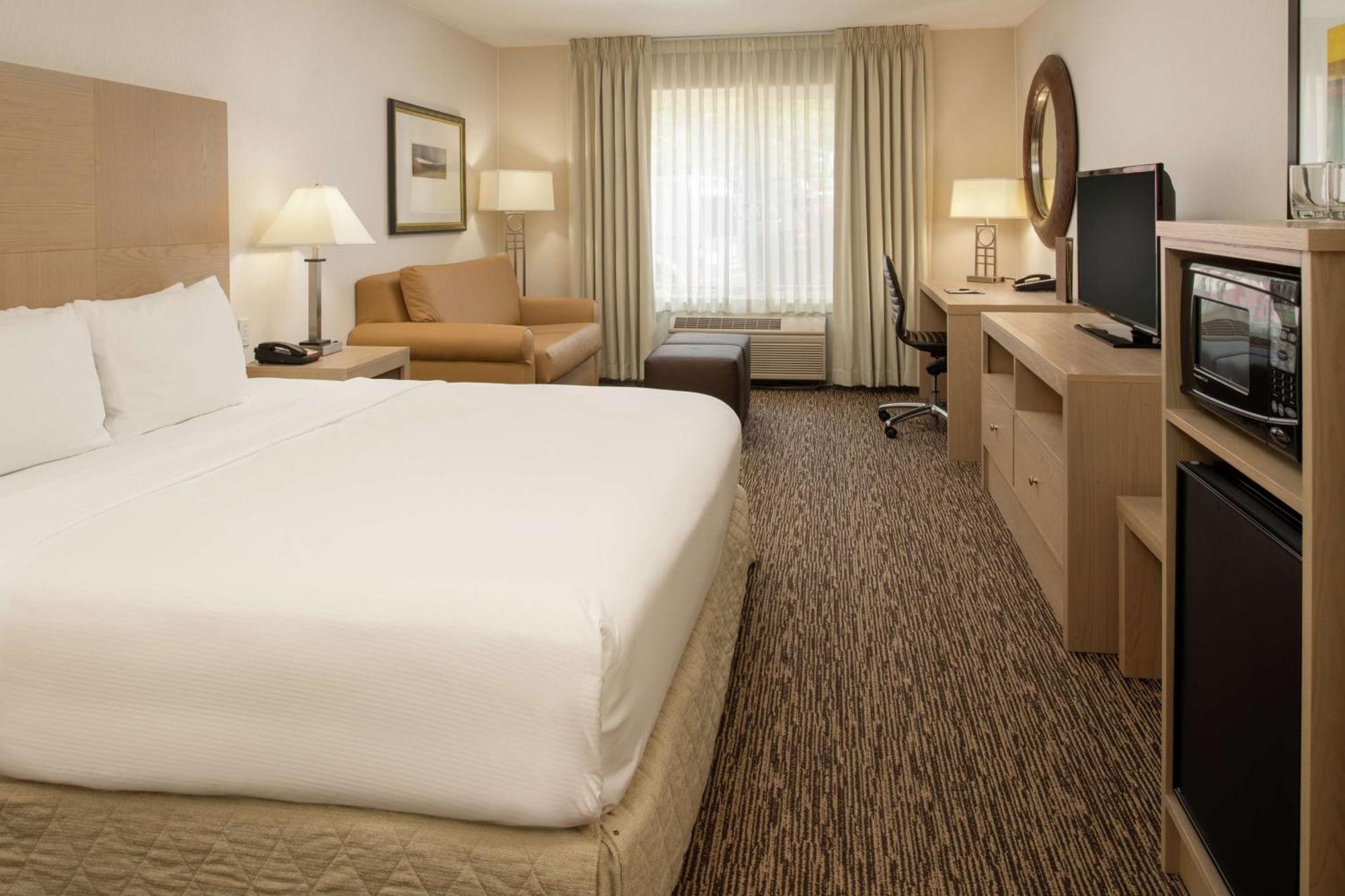 Doubletree By Hilton Portland Tigard Hotel Exterior photo