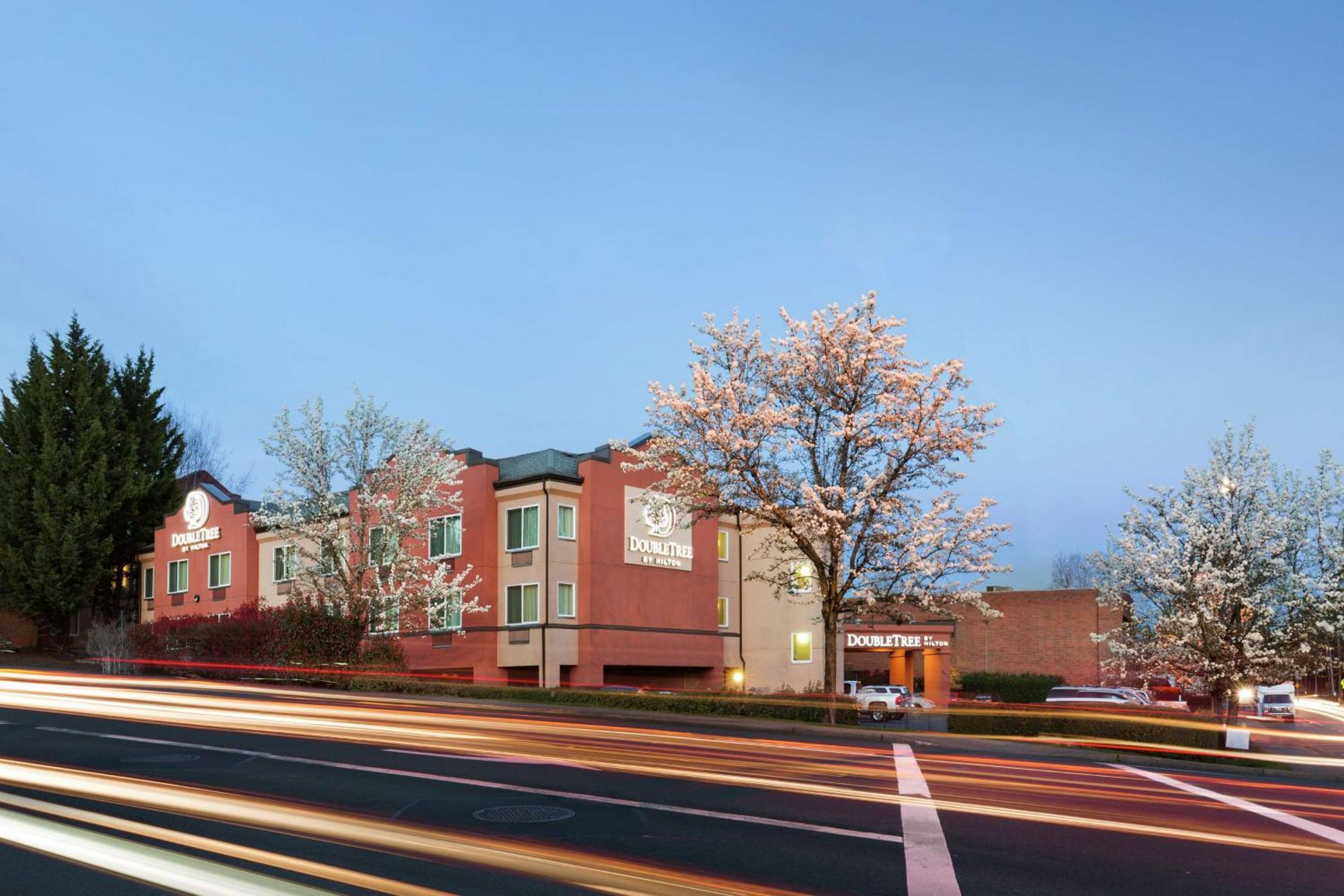 Doubletree By Hilton Portland Tigard Hotel Exterior photo